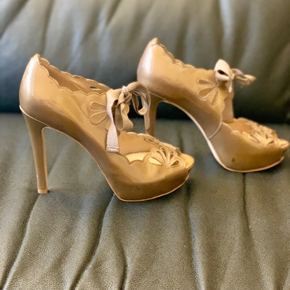 Joan & David Platform Pumps 6.5 - Picture 3 of 4